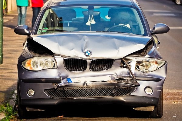 Vendre votre voiture accidentée : conseils essentiels